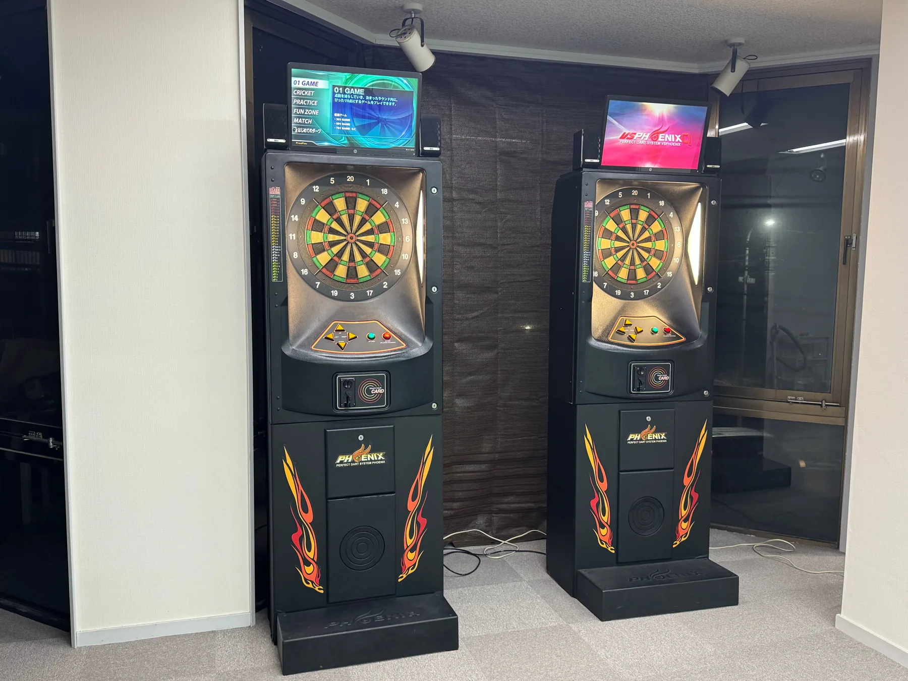 電子ダーツマシンが並ぶコーナー